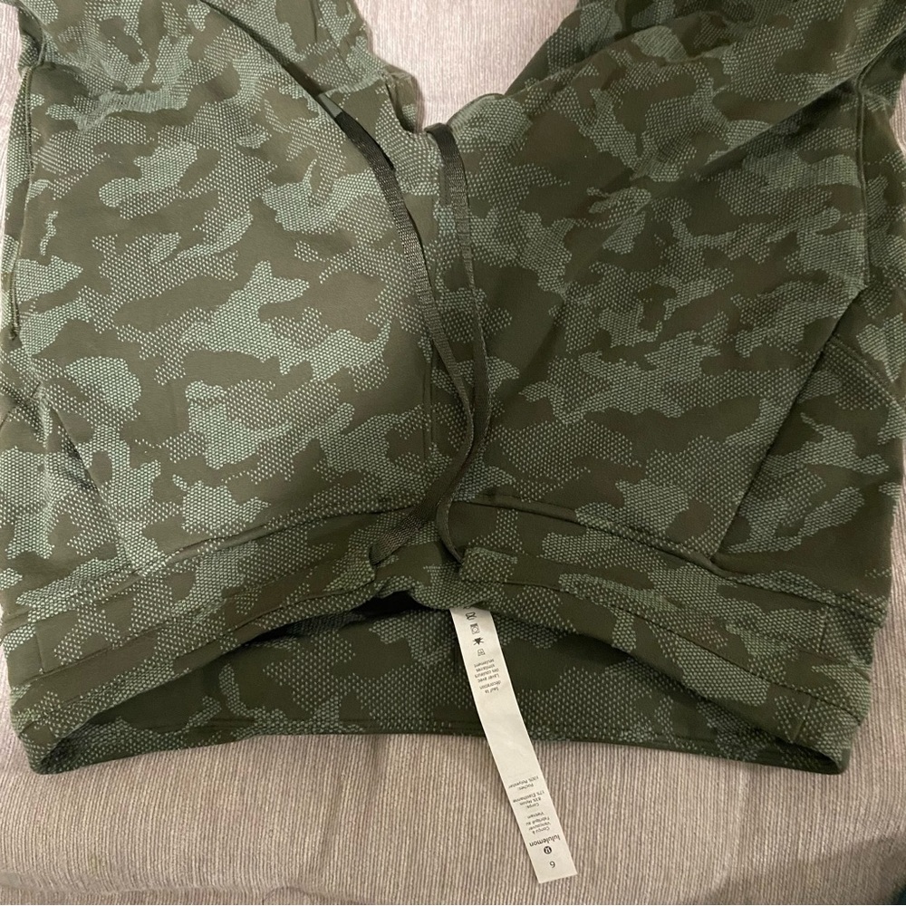 Lululemon Ready to Rulu Jogger 29"
Heritage Camo Dark Olive Green Twill - Picture 3 of 11